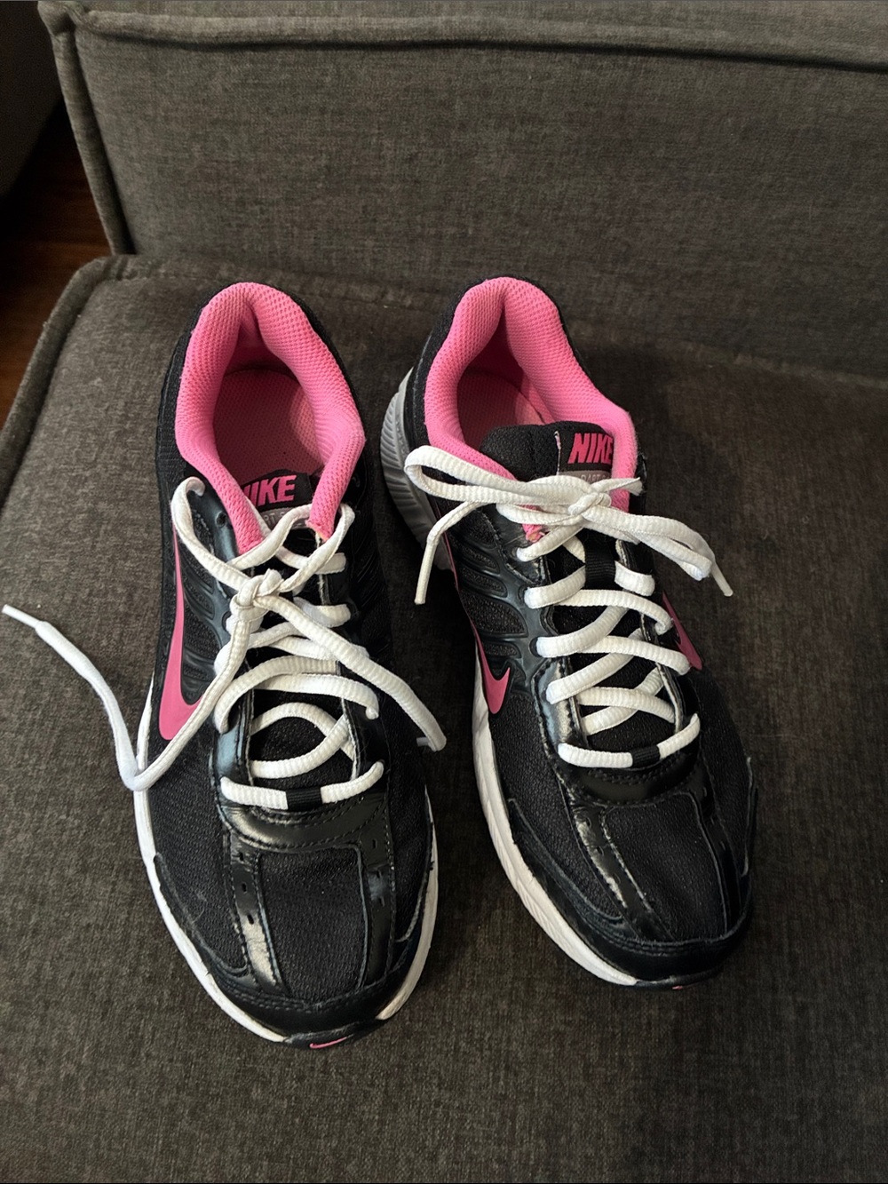 Nike Women's Black & Pink Athletic Running Shoes 7.5